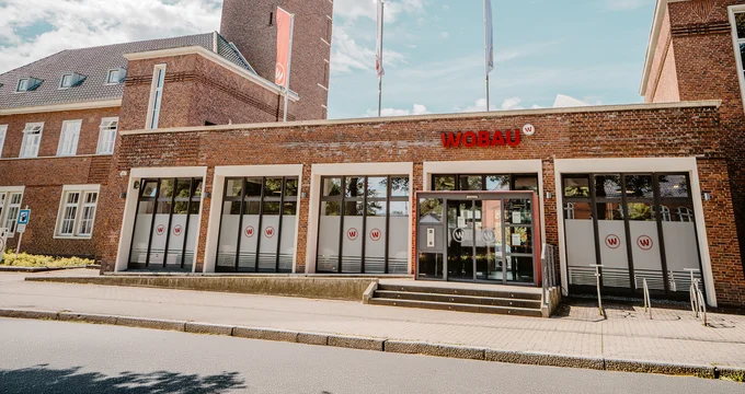 Eingang WOBAU Bürogebäude in der Schützenstraße.